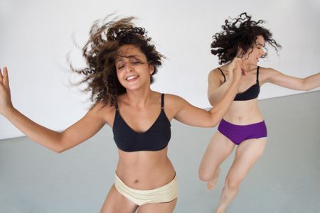 RISING TANZ Shira Eviatar und Anat Amrani CHOREOGRAFIE Shira Eviatar