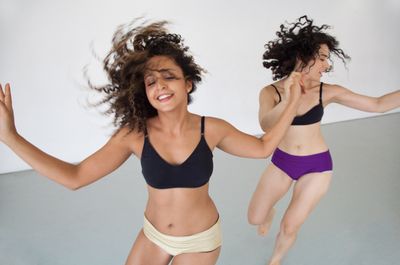 RISING TANZ Shira Eviatar und Anat Amrani CHOREOGRAFIE Shira Eviatar