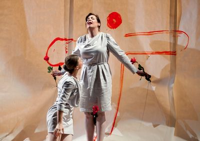 Staatstheater Mainz: Maria Hilf - lotet auf grandiose Art den menschlichen Umgang mit Trauer aus bis zum 12.5.2013