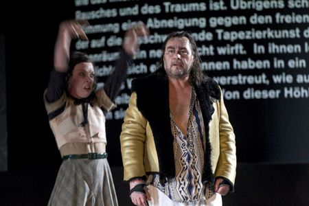 DIE LETZTEN - Das Stück thematisiert die zaristische Gewaltherrschaft und die Verkommenheit der adligen Herrscherschicht