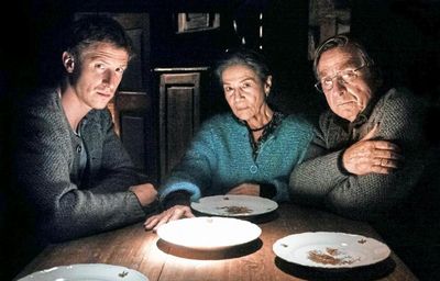 Nun hat der Tod im wahren Leben auch Hannelore Elsner ereilt. Hannelore Elsner und Elmar Wepper hier in KIRSCHBLUETEN & DAEMONEN