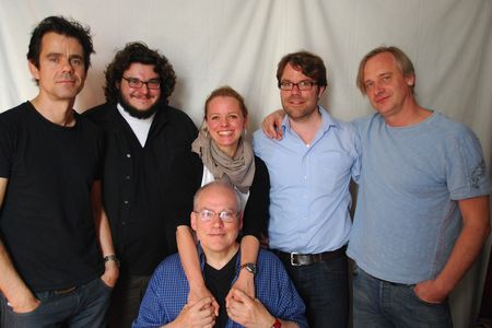 Dokumentation "Rosakinder" - Wie zeichnet man ein Bild von jemandem, der selbst ein Meister der Selbstdarstellung ist?