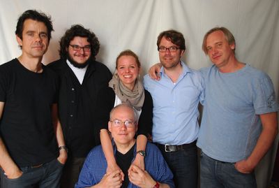 Dokumentation "Rosakinder" - Wie zeichnet man ein Bild von jemandem, der selbst ein Meister der Selbstdarstellung ist?