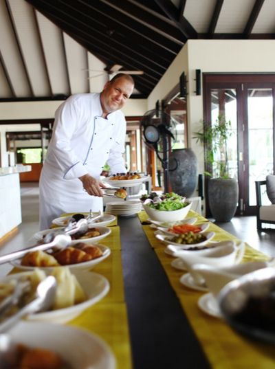 Walter Butti richtet Essen an Walter Butti richtet Essen an
