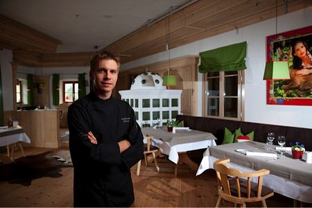 Am 21. September 2012 fand ein außergewöhnliches kulinarisches Zusammenspiel im hotel-eigenen Gourmetrestaurant HEIMATLIEBE des Grand SPA Resort A-ROSA in Kitzbühel statt. Der 32.-jährige österreichische Spitzenkoch Andreas Senn lud 30 ausgewählte Gäste auf eine Geschmackserlebnisreise der besonderen Art ein, die er "Heimatliebe meets Kobe Beef Austria"nannte. Es war eine genussvolle Kooperation mit Österreichs erstem Wagyu-Züchter Gerhard Zadrobilek.