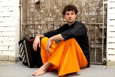 Vincent Peirani ist ein Akkordeonist und gibt sein Debuet bei Act Music
