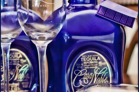 Essen und Trinken Tequila Casa Noble Flasche