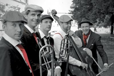 German Trombone Vibration spielen bei Jazz in den Ministergaerten