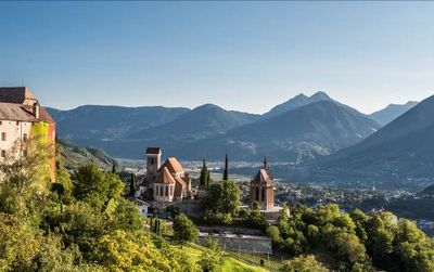 Für 35 €/Strecke gelangen Schenna-Urlauber ab sofort vom Airport Innsbruck bequem per Bus in die Gemeinde bei Meran