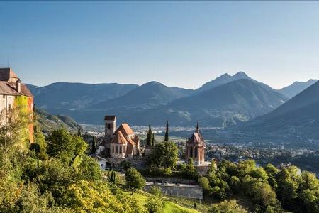 Für 35 €/Strecke gelangen Schenna-Urlauber ab sofort vom Airport Innsbruck bequem per Bus in die Gemeinde bei Meran