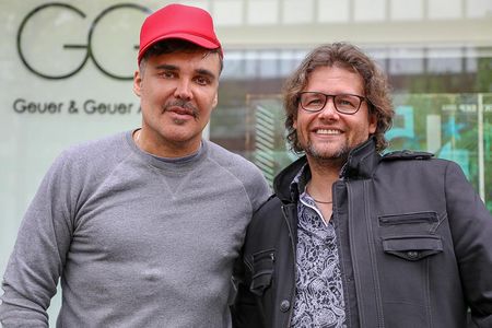David LaChapelle links und Dirk Geuer. Die Ausstellung in Duesseldorf ist ausvekauft