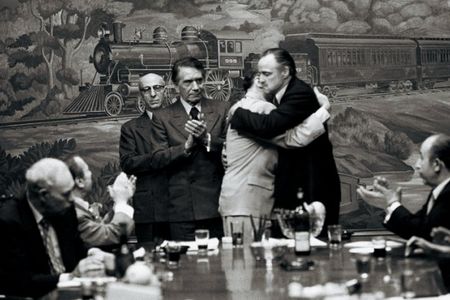 Don Emilio Barzini ,Richard Conte überwacht die Versoehnung zwischen Don Philip Tattaglia, Victor Rendina und Don Vito Corleone,Marlon Brando.