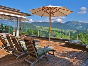 So nah werden die Liegestuehle im 5-Sterne-Hotel Allgaeu Sonne nach der Wiedereroeffnung Ende Mai 2020 nicht mehr zusammen stehen So nah werden die Liegestuehle im 5-Sterne-Hotel Allgaeu Sonne nach der Wiedereroeffnung Ende Mai 2020 nicht mehr zusammen stehen