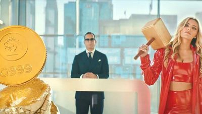 Sophia Thomalla macht Werbung mit dem Goldhammer