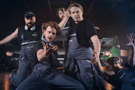MAN feiert mit einer eigenen "Boygroup" seinen Service