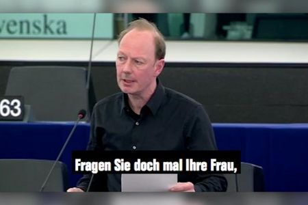 Der Satiriker Martin Sonneborn ist deutschlands Social Media Koenig