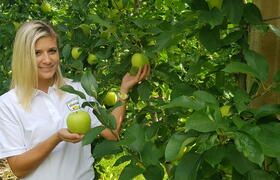 Neben ihren Obstwiesen ist die große Leidenschaft der Südtiroler Apfelbäuerin Judith Mathà die Gastgeberrolle. Der Grieserhof in Nals, Mitglied bei „Roter Hahn“, beherbergt Urlauber im stylisch umgebauten Stadel Neben ihren Obstwiesen ist die große Leidenschaft der Südtiroler Apfelbäuerin Judith Mathà die Gastgeberrolle. Der Grieserhof in Nals, Mitglied bei „Roter Hahn“, beherbergt Urlauber im stylisch umgebauten Stadel