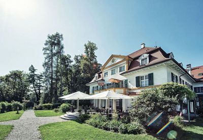 Auf Abstand zu gehen, faellt im Schlossgut Oberambach nicht schwer