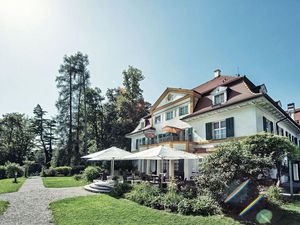 Auf Abstand zu gehen, faellt im Schlossgut Oberambach nicht schwer