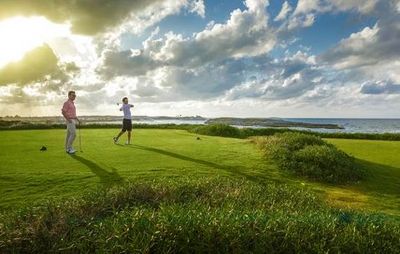 Zu den karibischen Hotspots für Golfer zaehlen die Plaetze der Sandals & Beaches Resorts auf Jamaika, Saint Lucia und den Bahamas, hier der Sandals Emerald Bay Golf Course, hier hat sich Donald Trump noch nicht blicken lassen