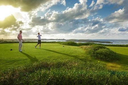 Zu den karibischen Hotspots für Golfer zaehlen die Plaetze der Sandals & Beaches Resorts auf Jamaika, Saint Lucia und den Bahamas, hier der Sandals Emerald Bay Golf Course, hier hat sich Donald Trump noch nicht blicken lassen