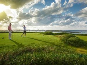 Zu den karibischen Hotspots für Golfer zaehlen die Plaetze der Sandals & Beaches Resorts auf Jamaika, Saint Lucia und den Bahamas, hier der Sandals Emerald Bay Golf Course, hier hat sich Donald Trump noch nicht blicken lassen Zu den karibischen Hotspots für Golfer zaehlen die Plaetze der Sandals & Beaches Resorts auf Jamaika, Saint Lucia und den Bahamas, hier der Sandals Emerald Bay Golf Course, hier hat sich Donald Trump noch nicht blicken lassen