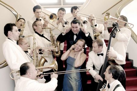 Hermlin Swing Dance Orchestra geben Konzert bei den Schlossfestspielen Thurn und Taxis