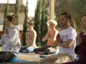 Beim Programm „Yoga zur Stärkung der Resilienz“ in der Son Manera Retreat Finca auf Mallorca lernen Indigourlauber, wie Herausforderungen angenommen und mit Selbstvertrauen eigene Ressourcen genutzt werden können Beim Programm „Yoga zur Stärkung der Resilienz“ in der Son Manera Retreat Finca auf Mallorca lernen Indigourlauber, wie Herausforderungen angenommen und mit Selbstvertrauen eigene Ressourcen genutzt werden können