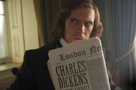Mit 31 Jahren ist Charles Dickens so gut wie Pleite. Ein Erfolg muss her, eine Weihnachtsgeschichte