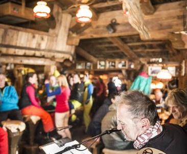 Alljaehrlich im Maerz laedt die SkiWelt Wilder Kaiser - Brixental zur Skihuetten Gaudi mit Live-Musik ins Tiroler Wintersportgebiet
