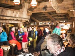 Alljaehrlich im Maerz laedt die SkiWelt Wilder Kaiser - Brixental zur Skihuetten Gaudi mit Live-Musik ins Tiroler Wintersportgebiet Alljaehrlich im Maerz laedt die SkiWelt Wilder Kaiser - Brixental zur Skihuetten Gaudi mit Live-Musik ins Tiroler Wintersportgebiet