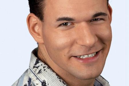 Roland Boros sorgt für gute Stimmung. Für alle Freunde langer Naechte und Partygaeste kostenlos.