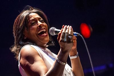 Sophie Hunger gibt Konzert beim Women of the World Festival