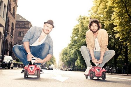 And Him geben Konzert beim Pangea-Festival