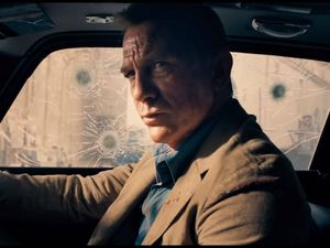 James Bond ist wieder im Aston Martin unterwegs James Bond ist wieder im Aston Martin unterwegs