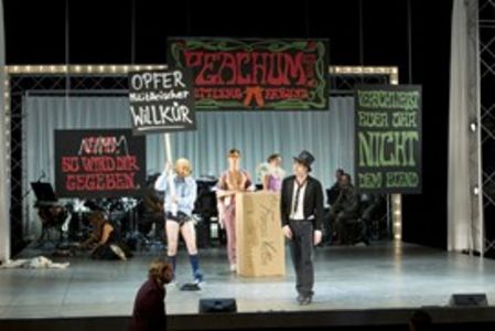 Staatsschauspiel Dresden: Die Dreigroschenoper bis zum 1.1.2013