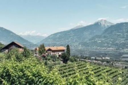 Der Greiterhof in Lana im Meraner Land ist einer von vielen behutsam restaurierten Suedtiroler Urlaubsbauernhoefen