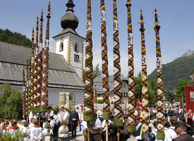 Im Salzburger Lungau, Prangstangen Zedernhaus