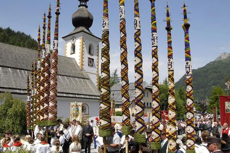 Im Salzburger Lungau, Prangstangen Zedernhaus