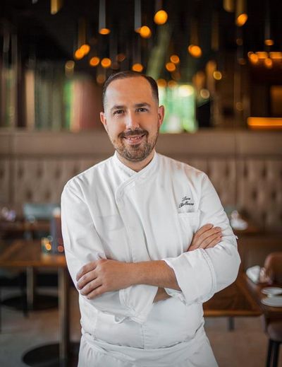 Für den Gault&Millau 2021 die „Entdeckung des Jahres im Tessin“, vom Guide Michelin erstmals mit einem Stern bedacht – Luca Bellanca vom Ristorante Meta ist einer von derzeit acht Sterneköchen im südlichsten Kanton der Schweiz