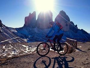 Bauer Andreas Unterfrauner vom Roter Hahn Mitglied Christlrumerhof in Bruneck kennt die besten Trails im Suedtiroler Pustertal Bauer Andreas Unterfrauner vom Roter Hahn Mitglied Christlrumerhof in Bruneck kennt die besten Trails im Suedtiroler Pustertal