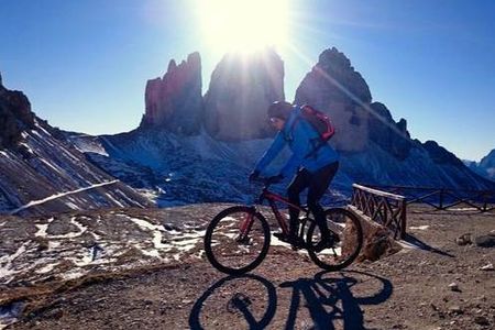 Bauer Andreas Unterfrauner vom Roter Hahn Mitglied Christlrumerhof in Bruneck kennt die besten Trails im Suedtiroler Pustertal