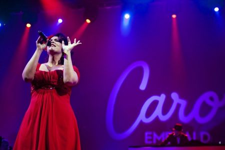 Musik Pop: Caro Emerald's Geschenk zur Weihnachtszeit - "Drum Rolls & Heart Breaks", eine liebevolle Zusammenstellung großer Interpreten der Swing-Ära