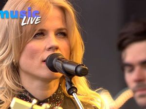 Ilse DeLange die blonde Saengerin mit strahlenden Laecheln Ilse DeLange die blonde Saengerin mit strahlenden Laecheln