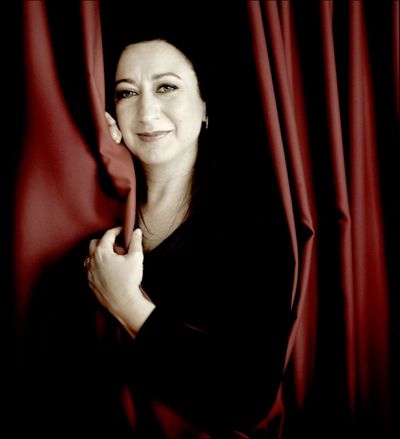 Simone Young gibt mit den Hamburger Philharmonikern Konzert