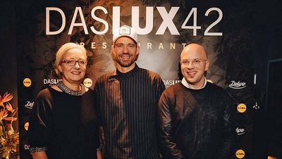 Melanie Berberich, Lidl Deutschland, Sternekoch Andreas Schweiger und Juergen Achenbach, Lidl Deutschland luefteten vor 50 Gaesten das Geheimnis hinter Das Lux 42