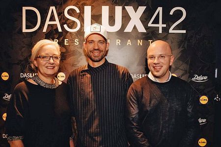 Melanie Berberich, Lidl Deutschland, Sternekoch Andreas Schweiger und Juergen Achenbach, Lidl Deutschland luefteten vor 50 Gaesten das Geheimnis hinter Das Lux 42