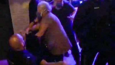 Aufnahmen zeigen den Polizeieinsatz in Augsburg gegen die Widerstandskaempferinnen