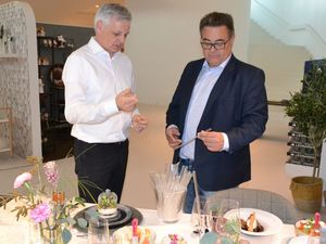 GastroNuovo – Dirk Mueller im Gespraech ueber die neuen Glashalme GastroNuovo – Dirk Mueller im Gespraech ueber die neuen Glashalme