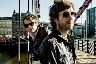 Martin and James sind mit ihrer Band auf Life's A Show-Tour
